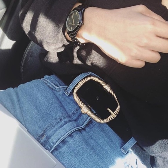 Zara Accessories - ZARA TEXTURED BUCKLE BELT